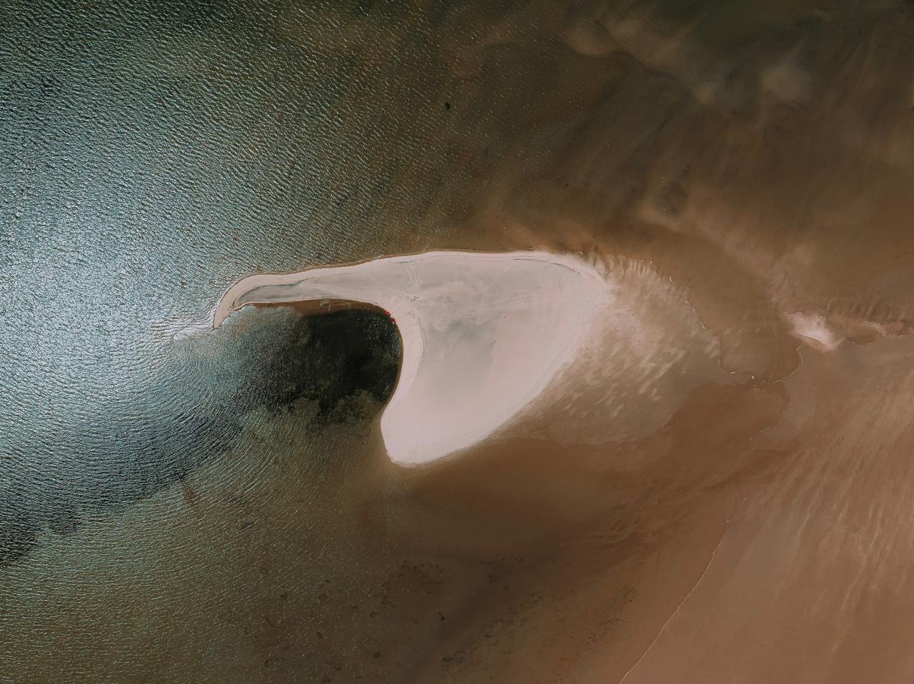 Kitesurf instructor at White Dune Kiting, IKO certified, specialising in beginner and intermediate lessons